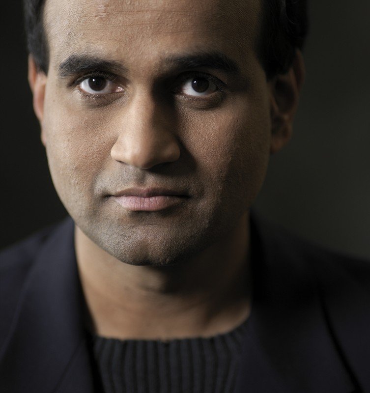 Headshot 7141784f7e-headshot.jpg
