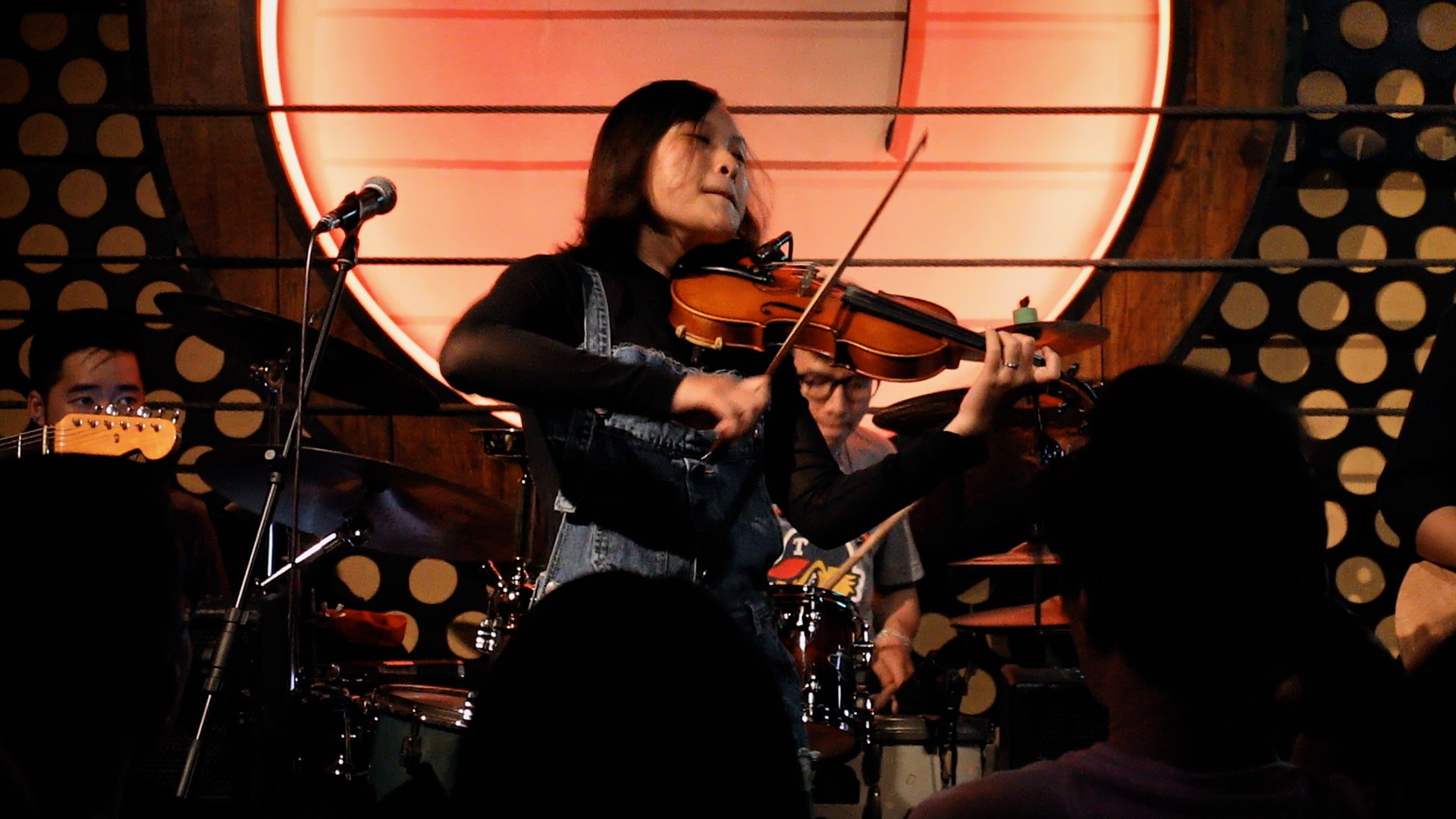 Photo 3 MainTitle_FinalCut_v08_Still_Anh.jpg