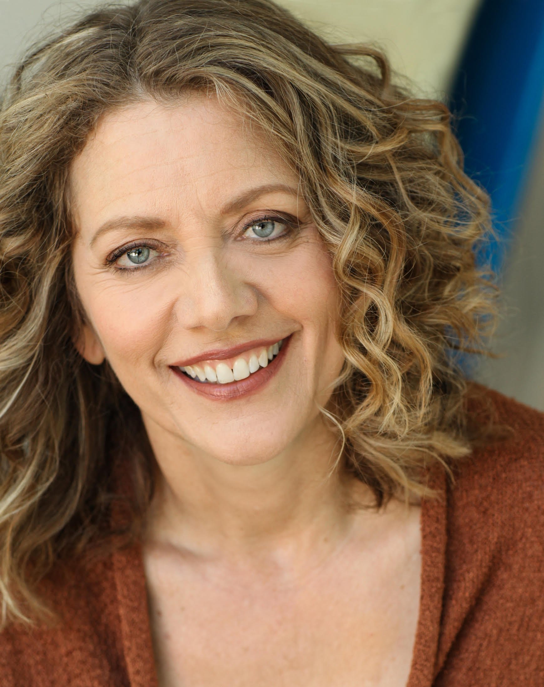 5Q's w/Suzana Norberg "Libertyville" Producer, Writer, Actress 