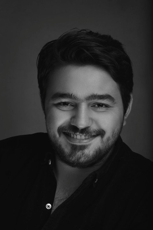 Headshot 42375bb607-headshot.jpg