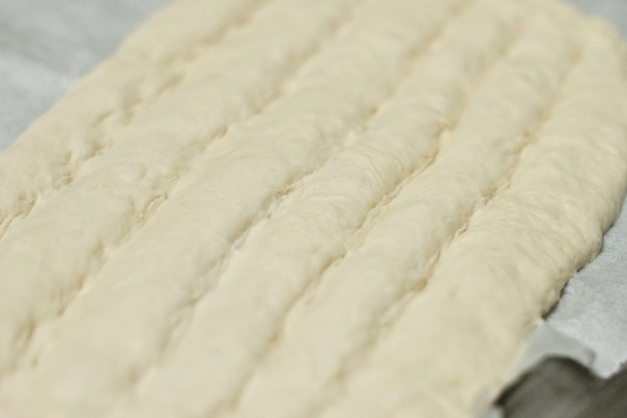 Lengthwise ridges in the dough