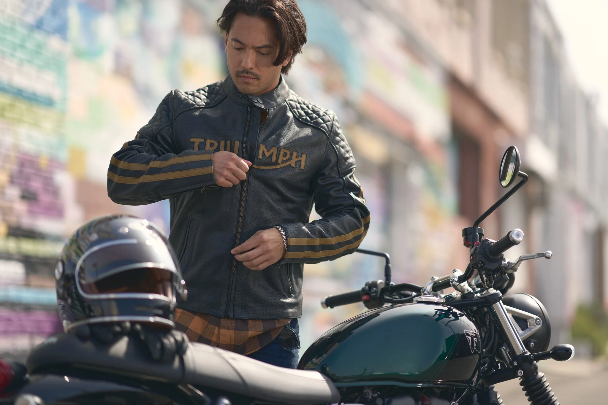 SPEEDTWIN_900_PB_LIFESTYLE_012-2.jpg