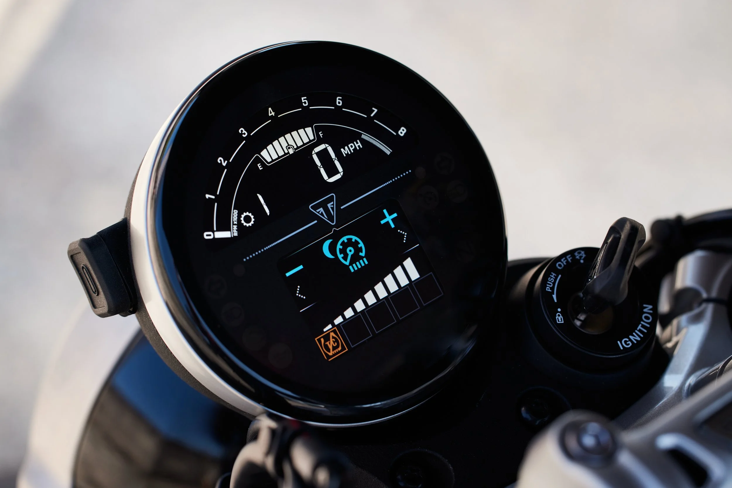 OE_SpeedTwin1200_MY25_002299_JP.jpg