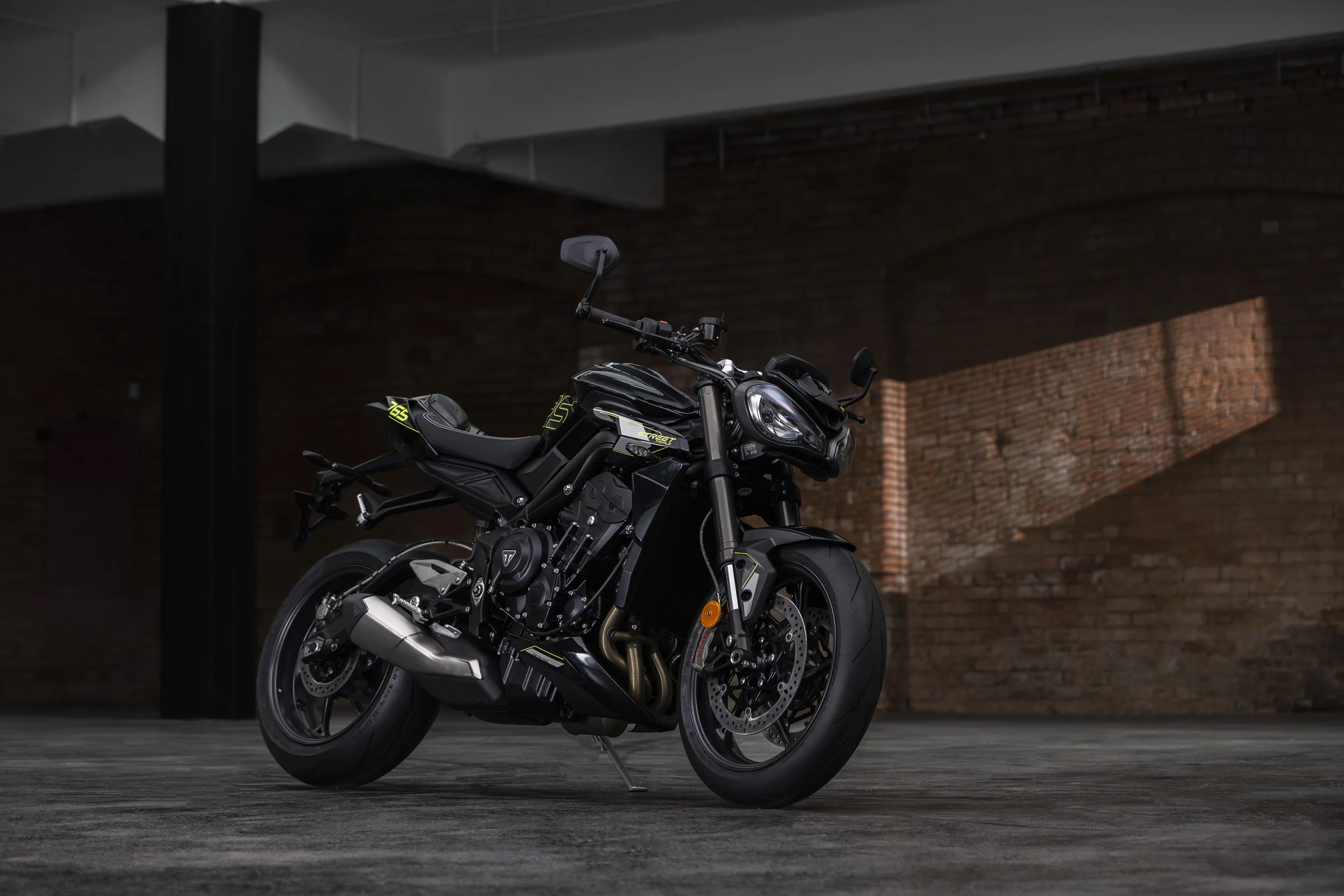 StreetTripleRS_MY25_CW4I3504_GE.jpg