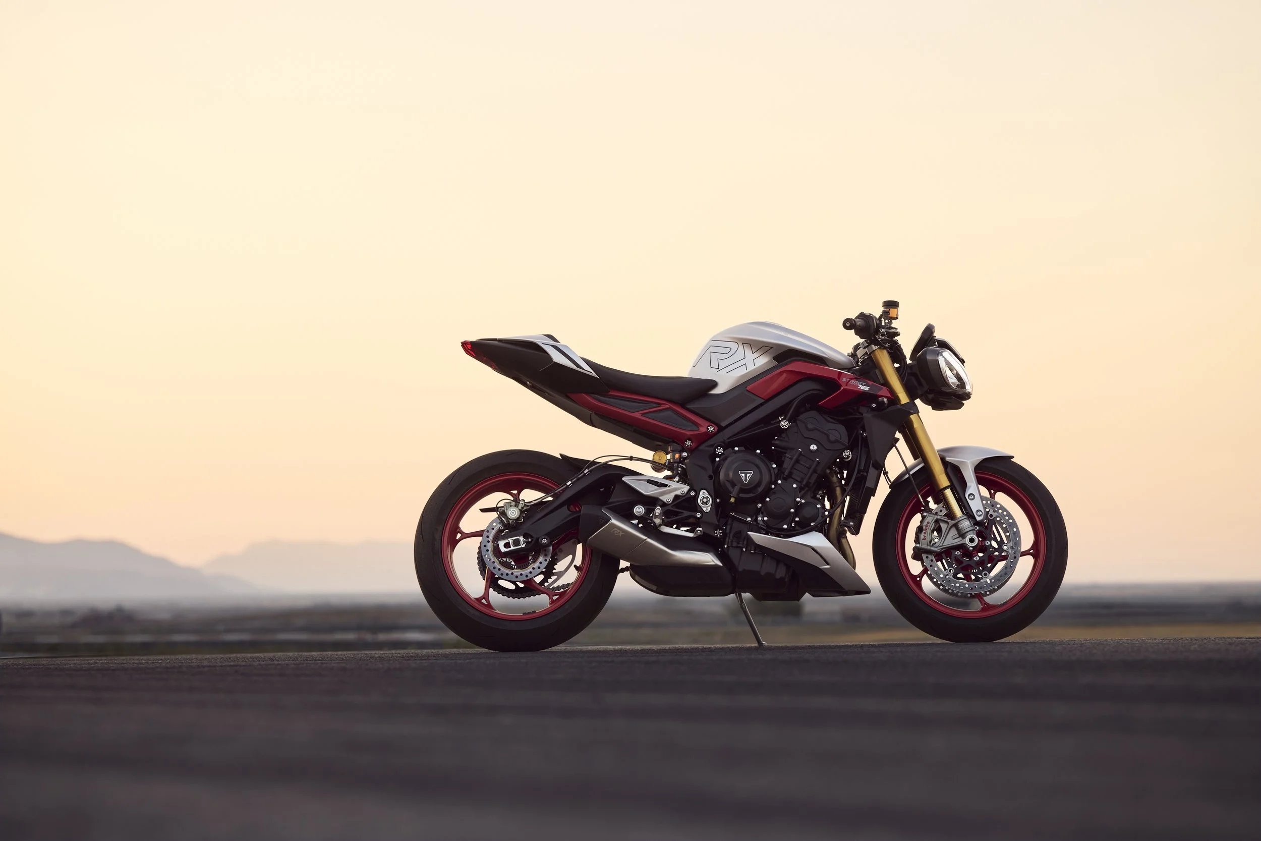 Triumph_Street_Triple_765_RX_MY26_4854_JP.jpg