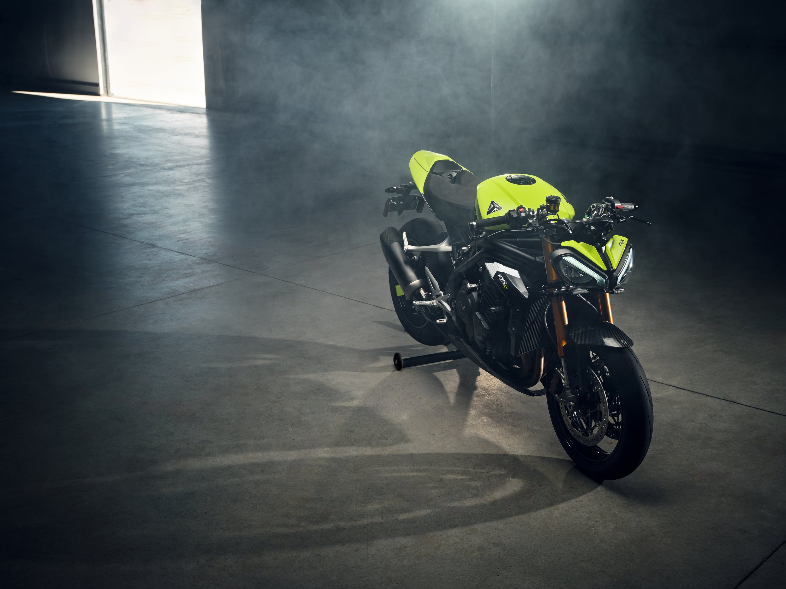OE_SpeedTriple1200RX_MY25_18624_JP.jpg