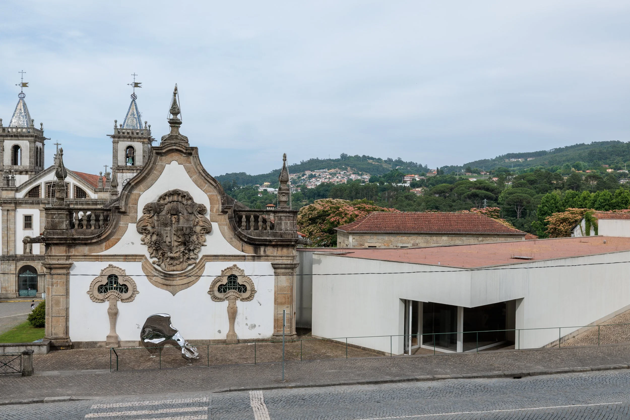13 JANELAS, 13 PORTAS, 13 CADEIRAS | 2025