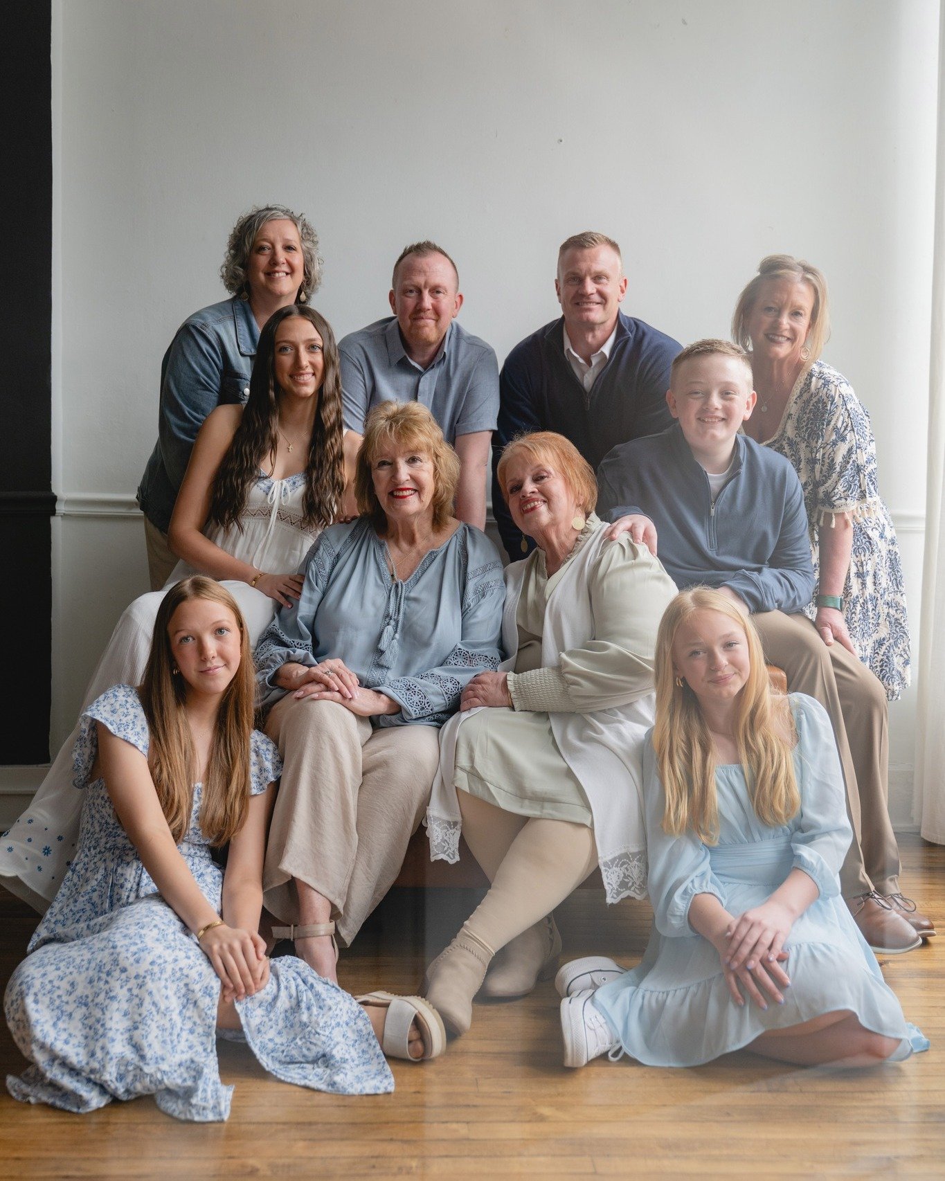 Such a fun session with this beautiful crew!
I love when families make time to get everyone together &mdash; these extended family photos are always so special &lt;3 &lt;3 &lt;3