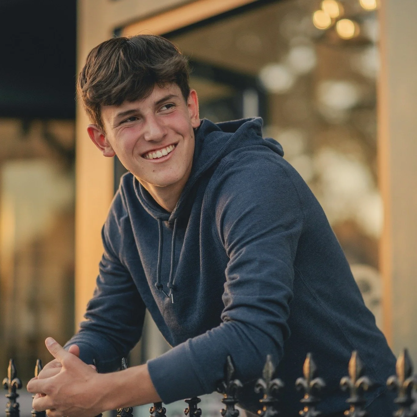 ✨ #seniorsunday ✨ 
Golden hour looks good on you, Max! Love the downtown vibes and had to share a few sneak peeks of these perfect shots! 🔥