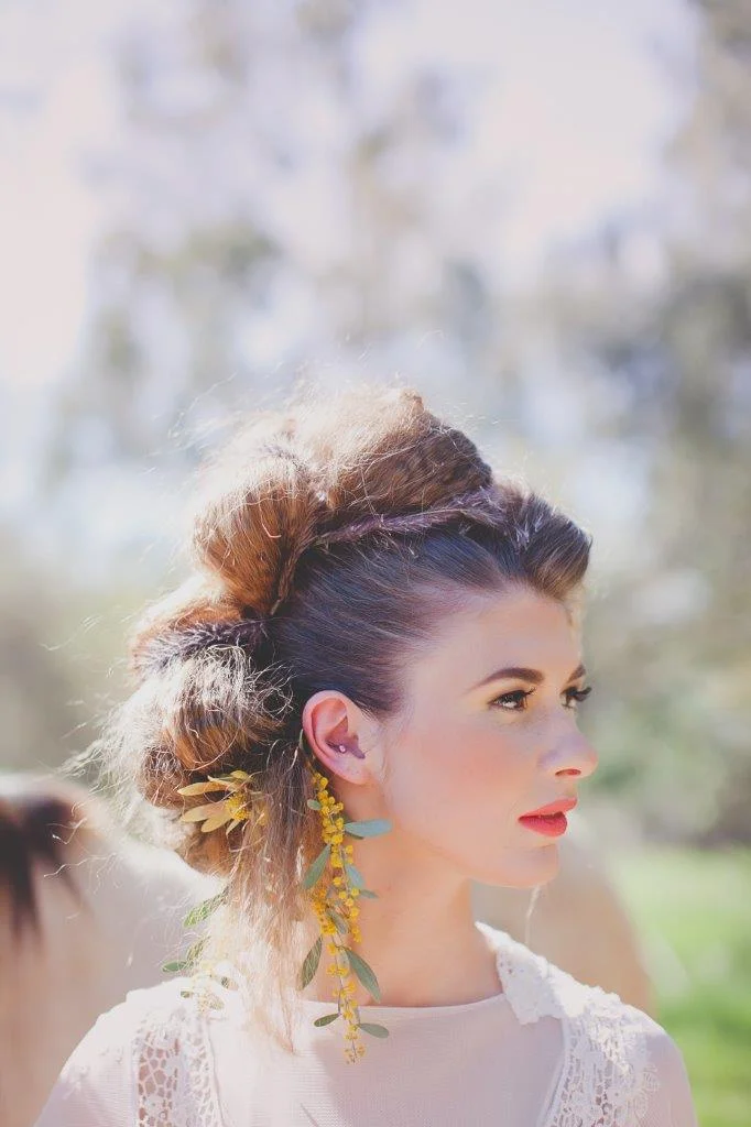 wild and pretty come together for a fabulous outdoor wedding look!