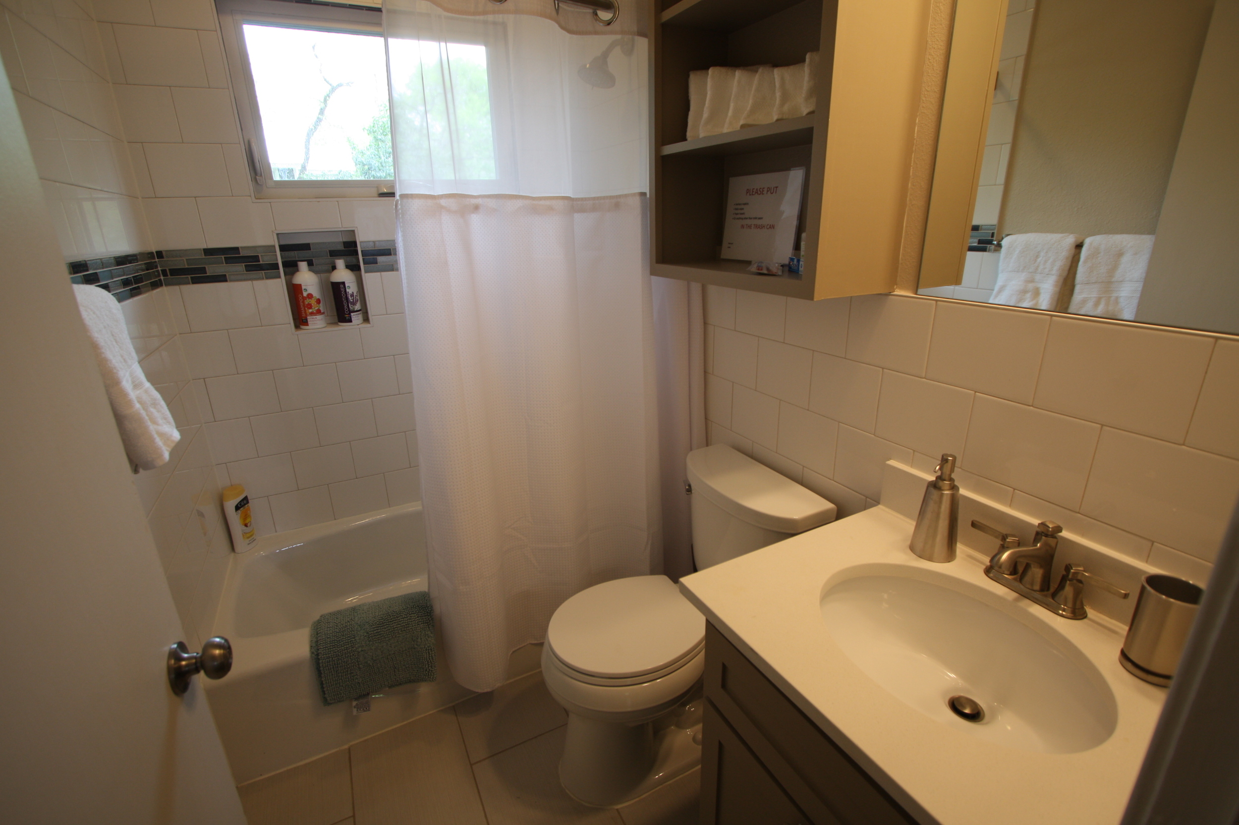 Bathroom 1.jpg