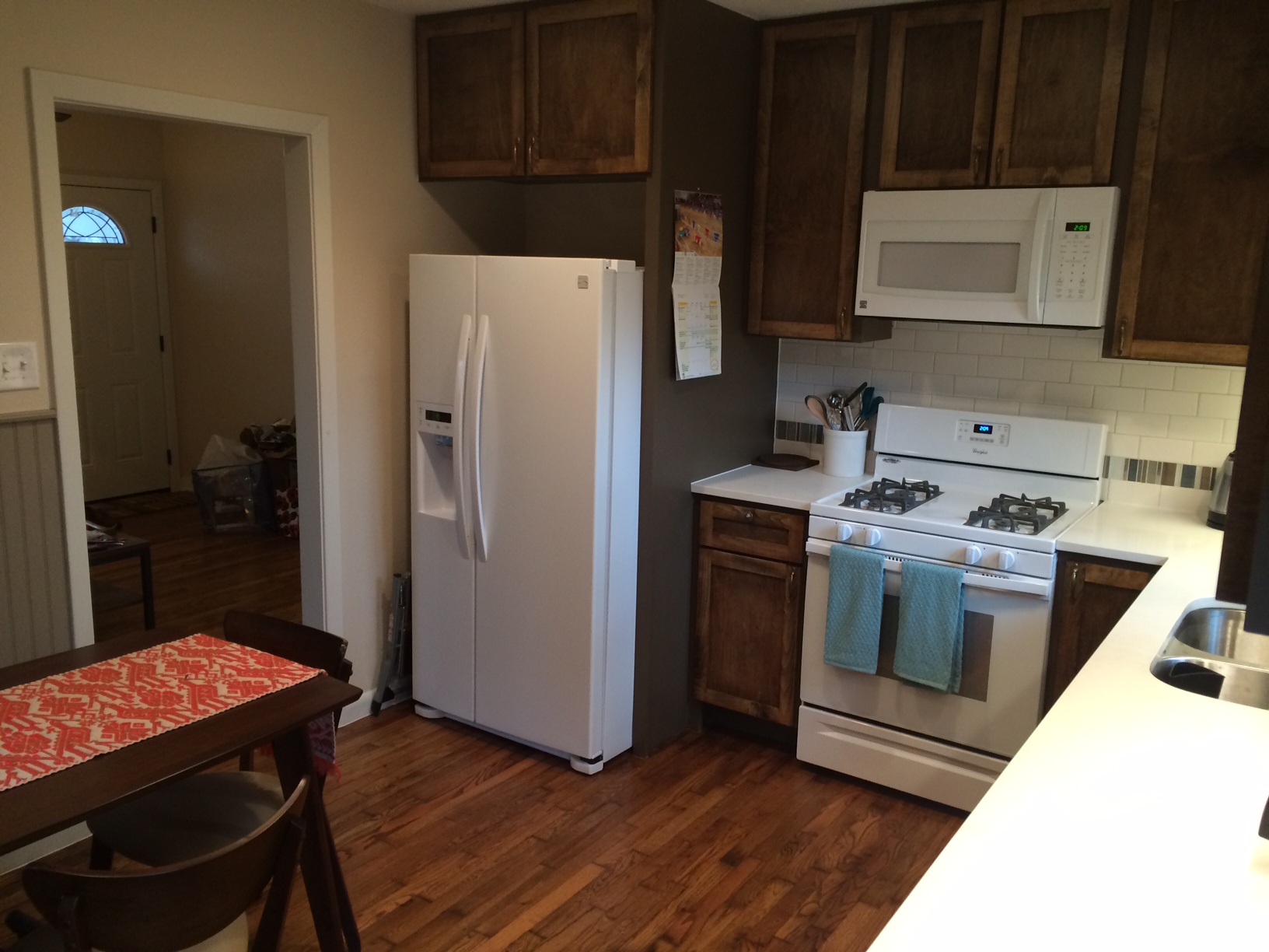 Kitchen fridge & stove.JPG