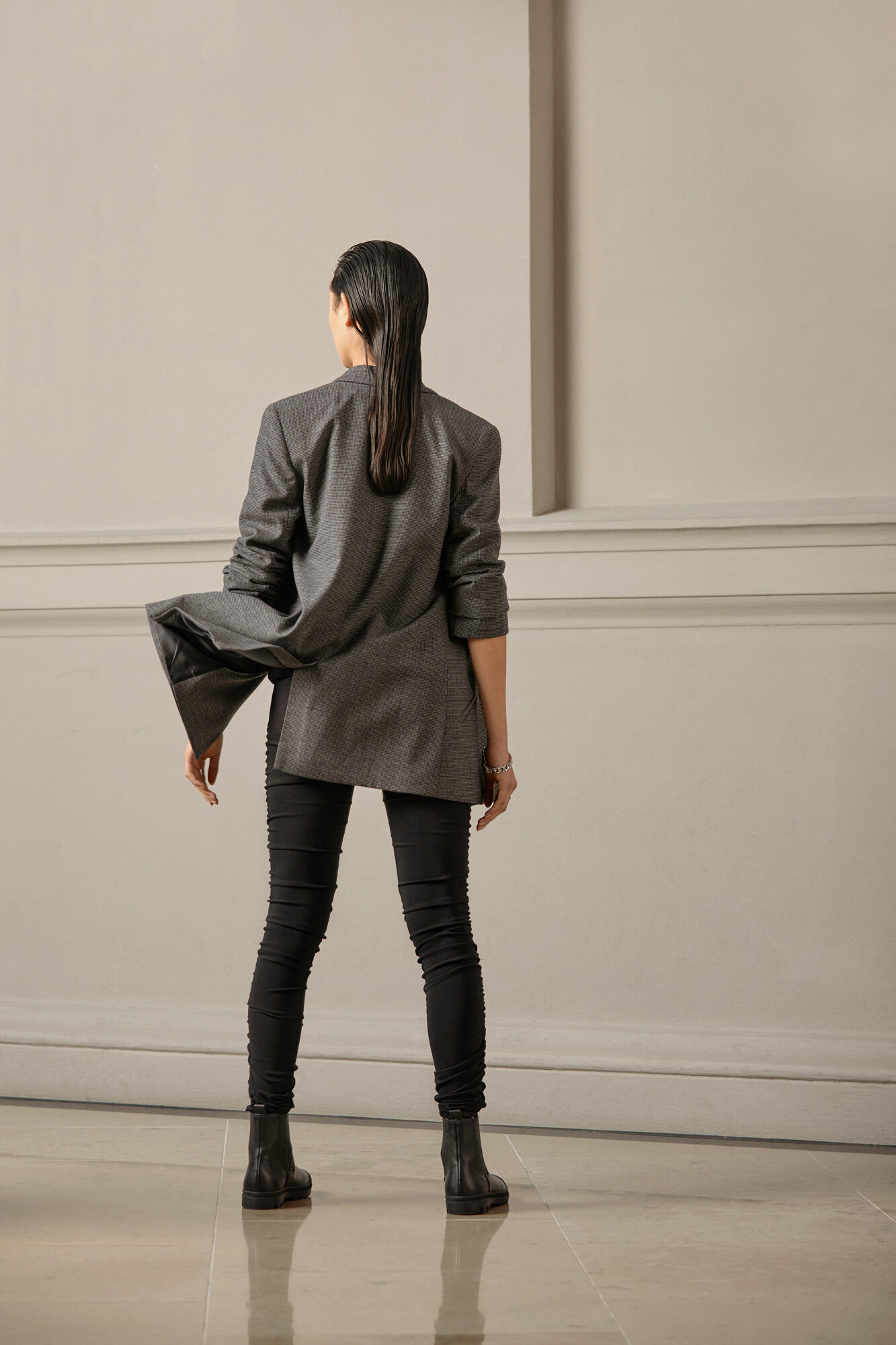 assemble-blazer-black-grey+halo-legs-black-(2).jpg