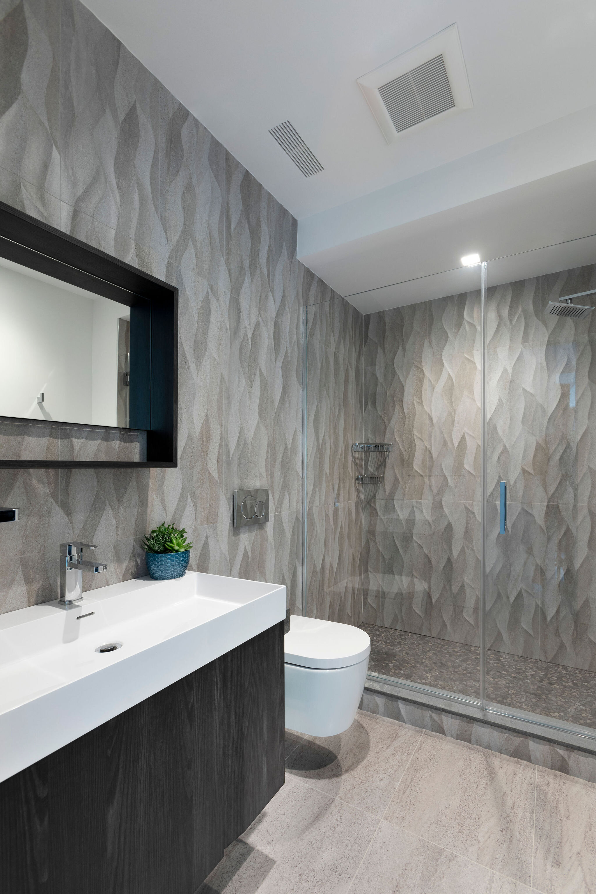  The cabana bath has porcelain tile that mimics the waves outside in the Long island Sound. 