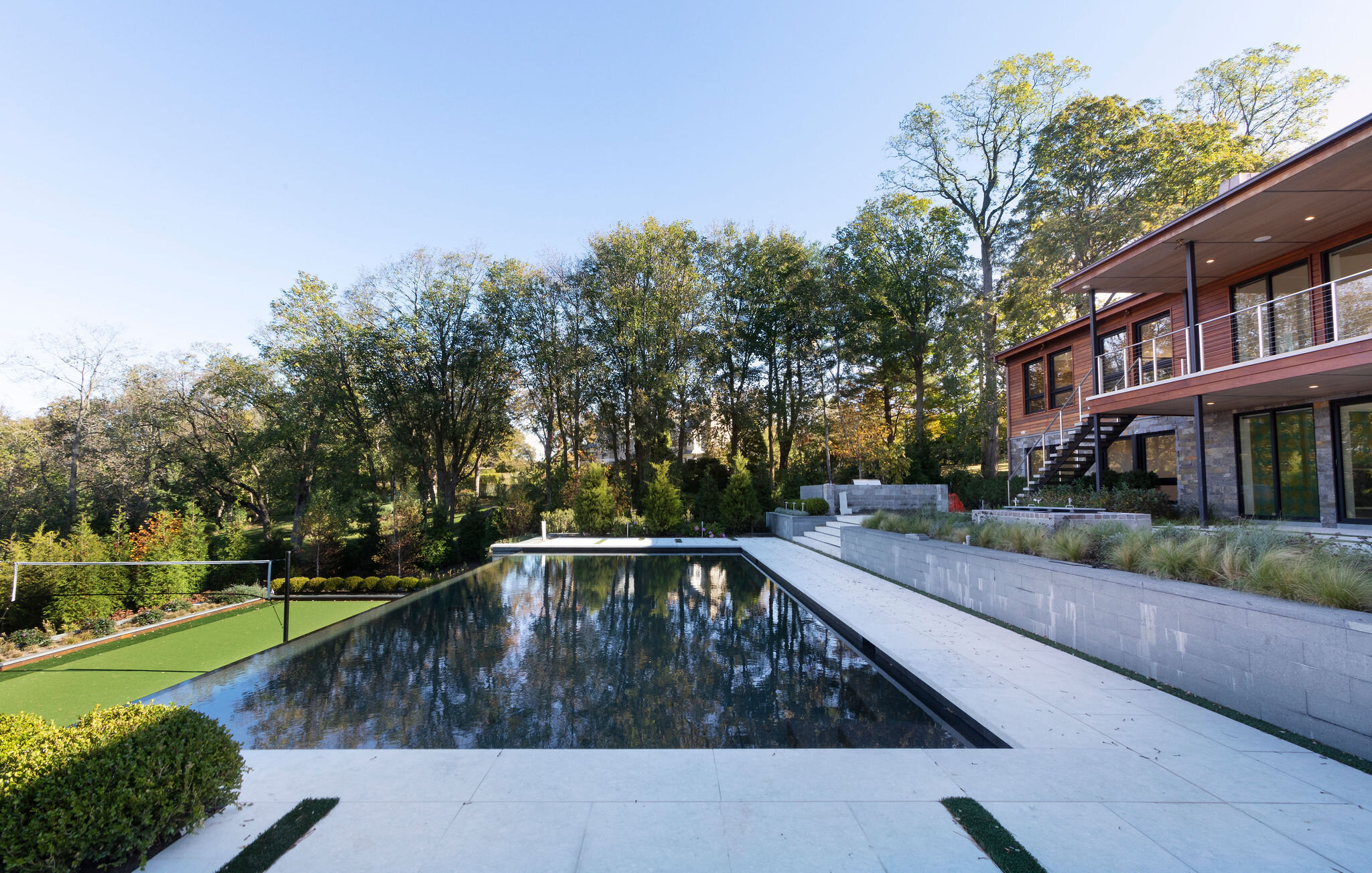  The whole exterior was meant to harmonize with the incredible backyard which leads directly to the Long Island Sound. The pool was completely redesigned to flow into the Bacchi Court. 