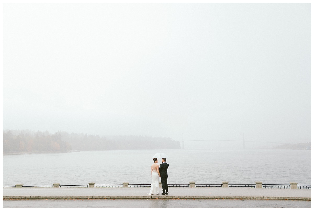  Fall Wedding prewedding photos downtown Vancouver BC (Stanley Park) 