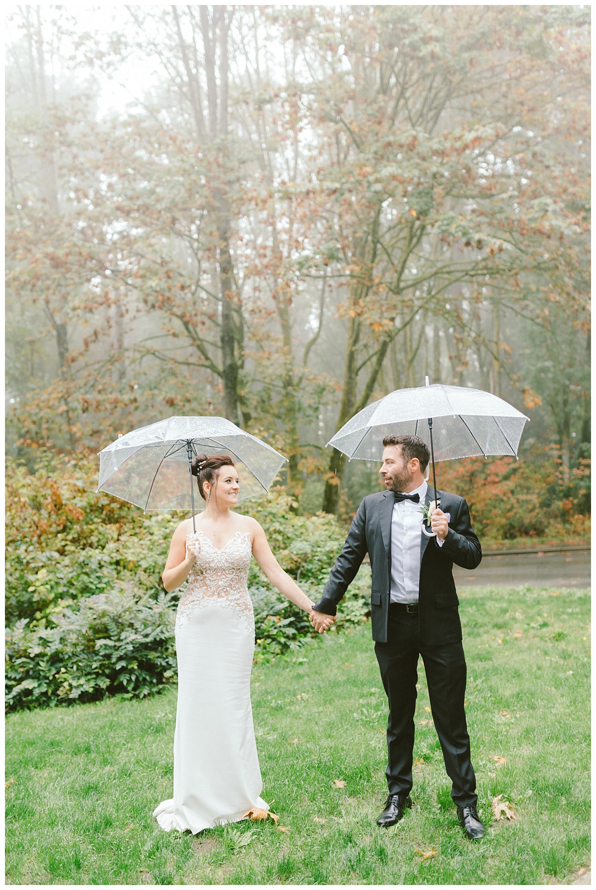  Fall Wedding prewedding photos downtown Vancouver BC (Stanley Park) 