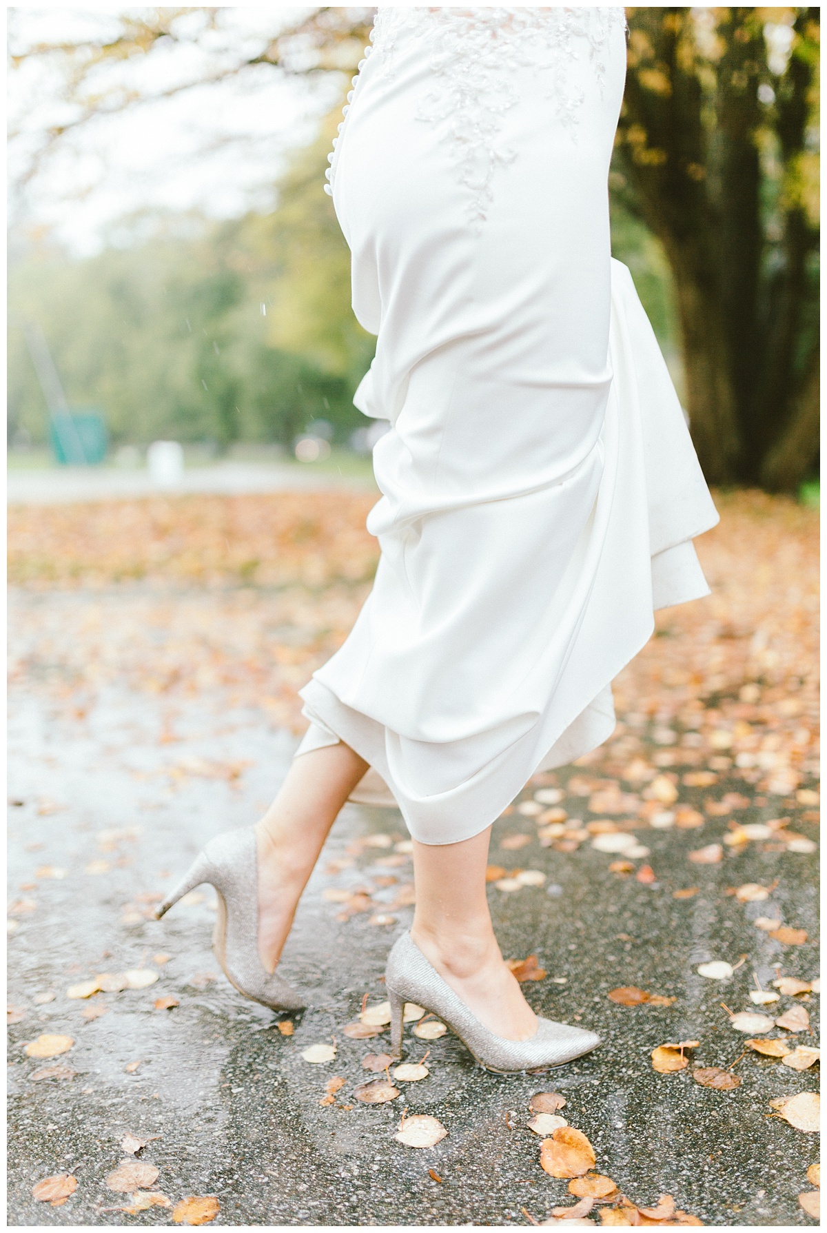  Fall Wedding prewedding photos downtown Vancouver BC (Stanley Park) 