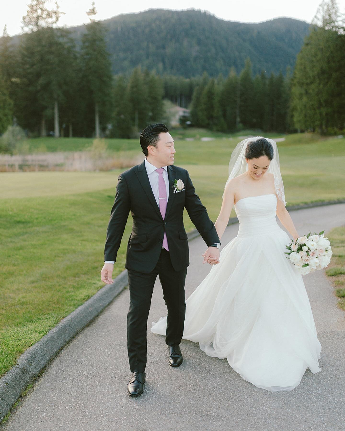 K&amp;J sharing a moment while walking to their reception @verawanggang @makeupbyvivianjun @vivioflowers @westwoodplateaugolfclub