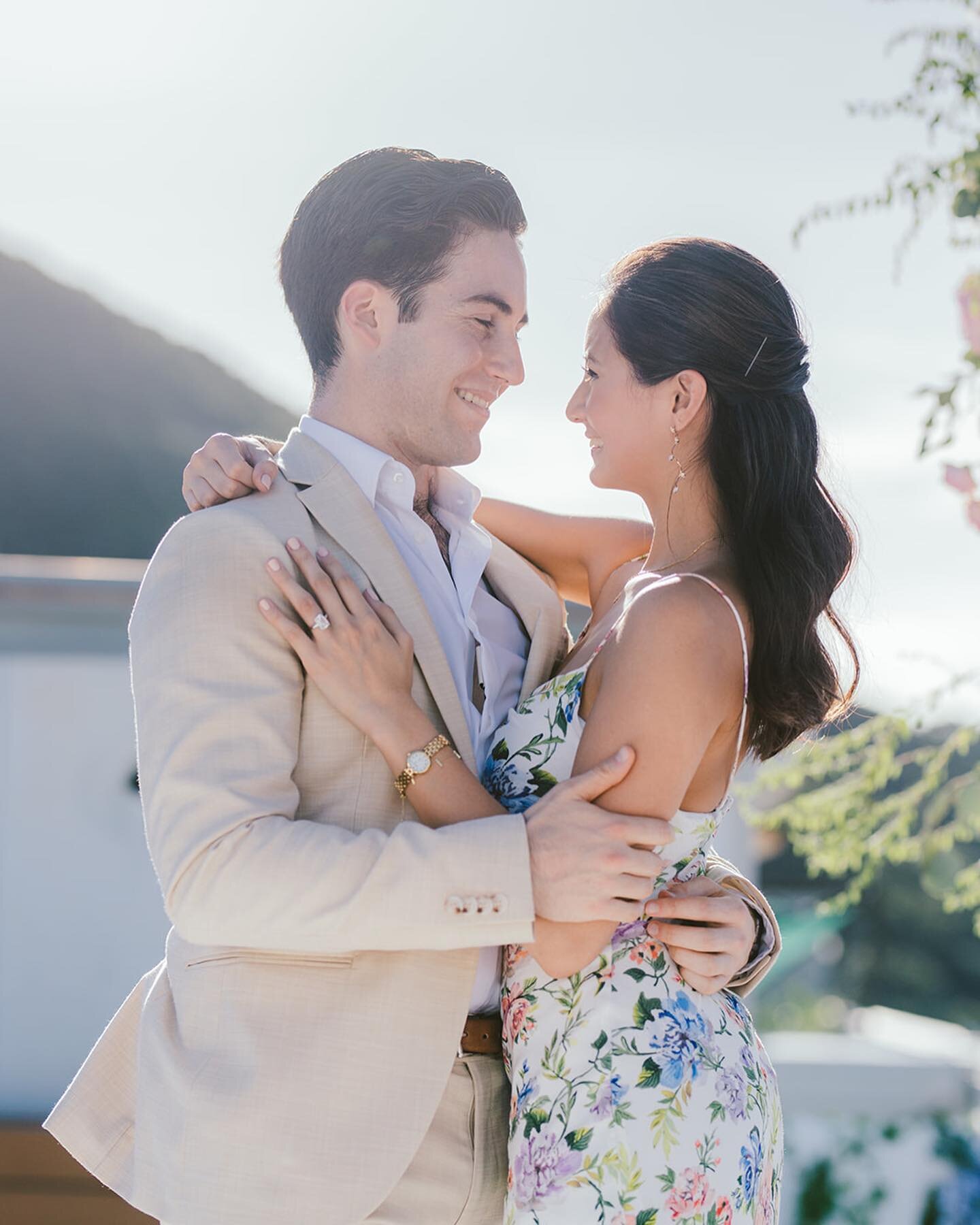 The most epic and exquisitely designed proposal by @afatelier Just in awe of how everything is thought out down to the smallest details!

Planning &amp; styling @afatelier 
Hmua @xingmaquillage @xingpresente 
Video @johnnyproductions
Decorations @wed