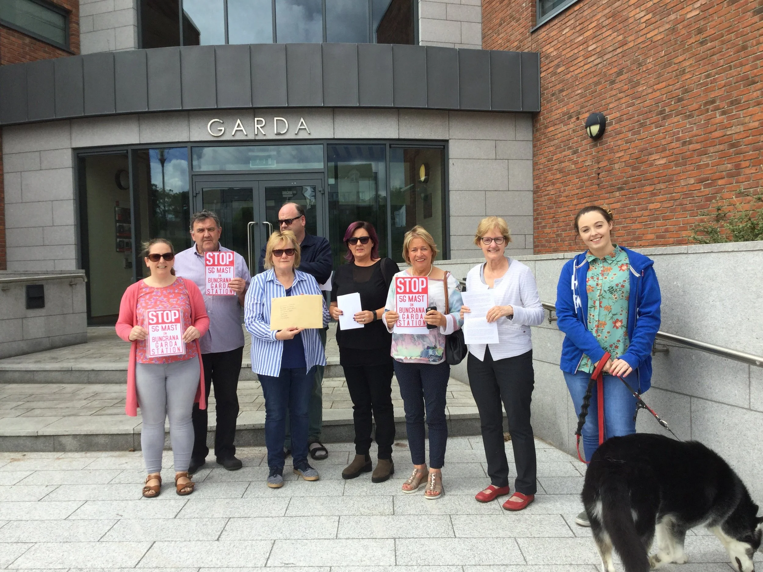 Buncrana Residents deliver petition opposing leasing the Garda mast to private Mobile Network Operator