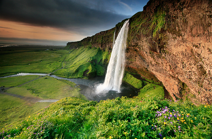 Not my photo, just to show the falls from a different angle. It's a truly spectacular place!