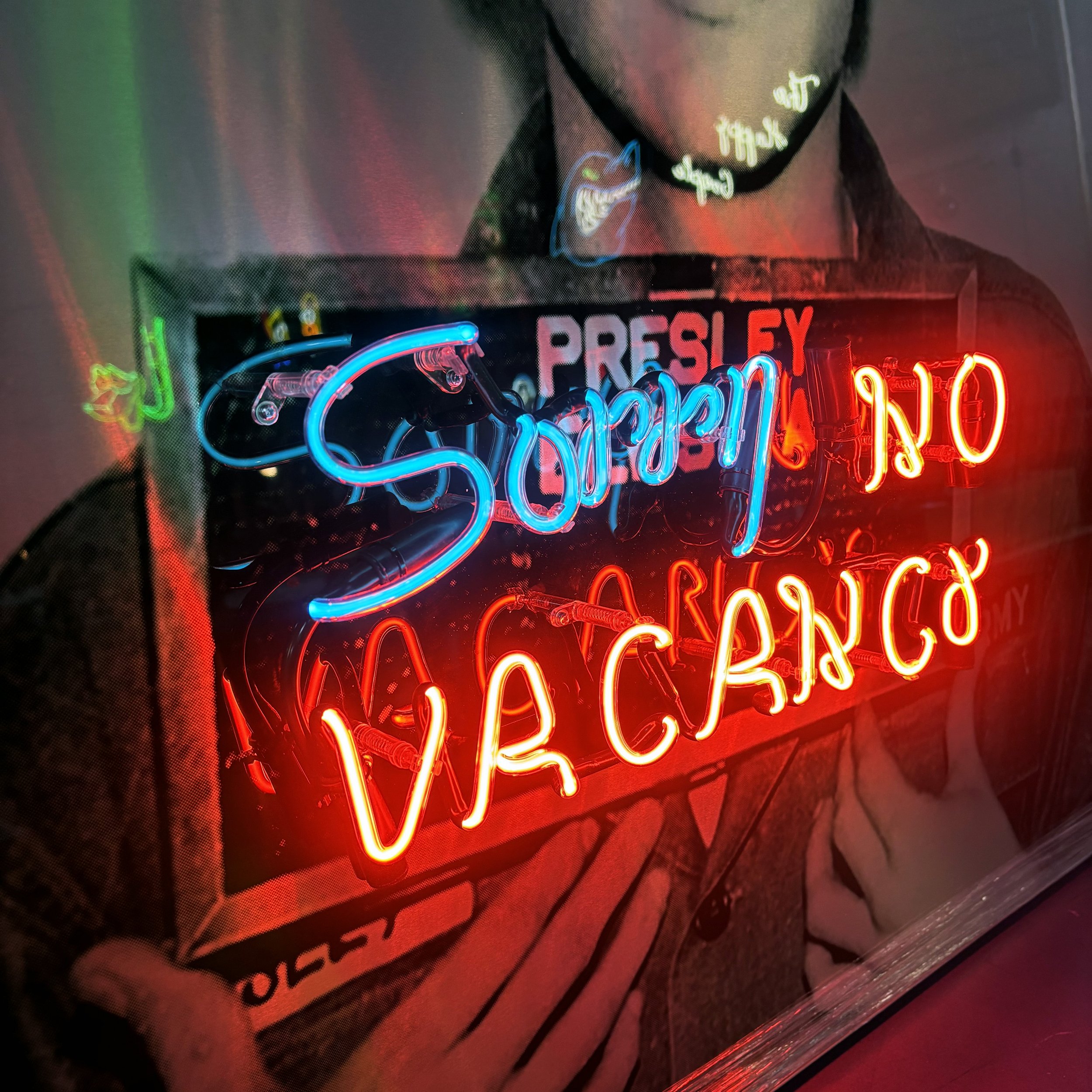 Louis Sidoli on shipping Neon Art to the USA – Safely, Correctly & Tariff-Free