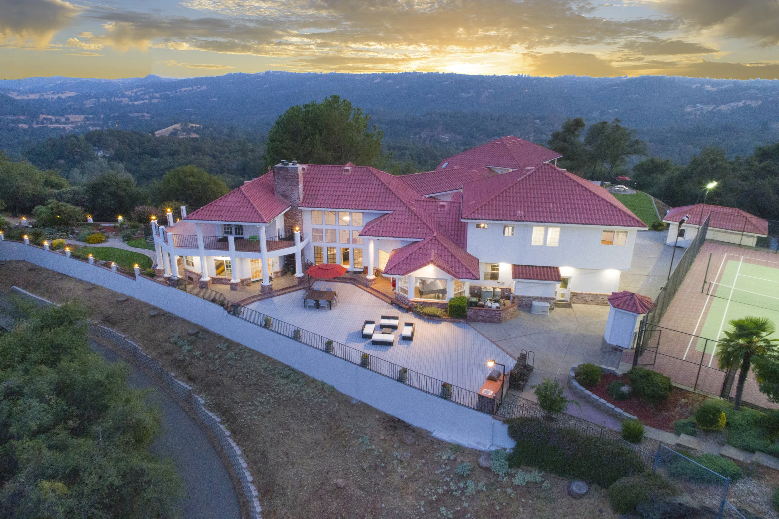 Virtual Slideshow - 1785/1789 Autumn Lane W/ Matterport 3D Tour