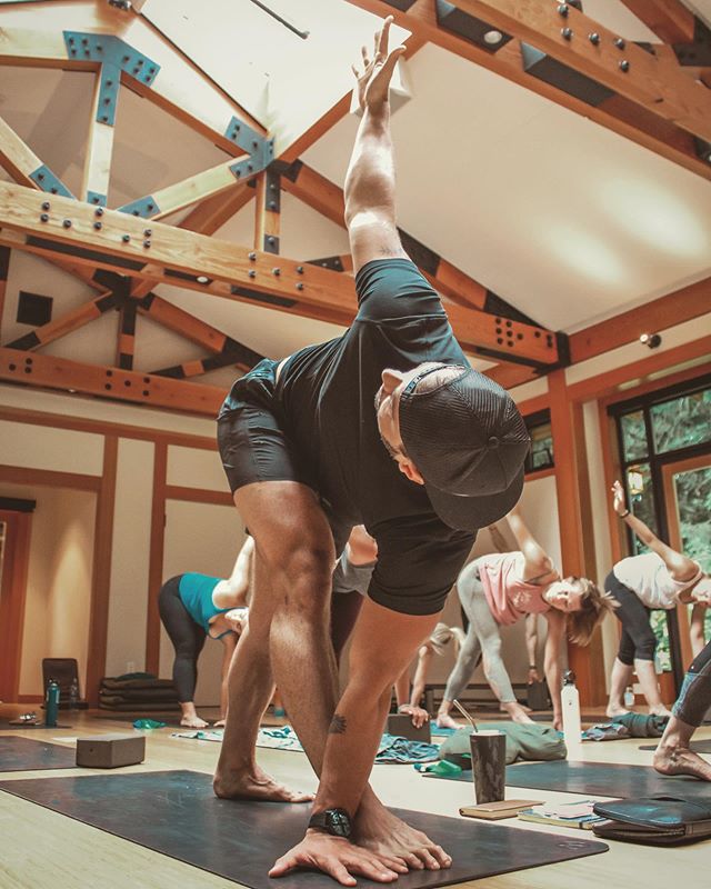 So often when we think of a “cleanse” it comes in the form of what we eat or drink. #juicecleanse but what about the other senses? Recently, I have been focusing a lot on what goes into my eyes and especially my ears. .
Music can be a performance enhancer in the gym which is why you hear music blasting for people to “work out” . Sure, it’s great to be able to workout with no music but sometimes you need and want the extra boost. The music can help you get into a intense high energy mindset that you need help to push your self to get physically uncomfortable and create growth.
.
.
But what about when you’re working “in” and focusing on personal development? I often work on going from super intense bouts of physicality to extreme calmness and relaxation but it’s NOT easy to change from one to the other in a timely fashion. This is where music really helps me. .
.
When I am working on yoga, foam rolling, mobility, journaling, breathing etc. the more mindful music helps me get uncomfortable emotionally. (That isn’t always a fun place to be...*actually it usually never is) but it’s critical to help spark change and growth which is ultimately positive. Just like working out physically...squats, sprints and burpees are uncomfortable but we know they are important to reach our physical goals. .
.
Some of my favorites artists to listen to during these softer practices are: @robriccardo (thanks @donny_starkins ) , @xavierruddofficial , and of course my homie @trevorhallmusic .
.
If you need help with how to “work in” feel free to shoot me a DM. I understand it can be a new concept and confusing to know what to journal about if you’re just starting out. .
. “I keep reminding myself that I’ve got the key And I’m the only one who can set me free. I can beat the demons and brave the storm even if they manifest in another form. I won’t run away from them, Cause i can’t hide from the all the things that live within.... it’s gonna hurt, but that’s the work.”
- @robriccardo .
. “When you lost your way, colors start to fade...take a look within find your offering, hold it to the sun let your spirit run.... find your center”
- @trevorhallmusic .
.
Thanks for the 📸 @kum