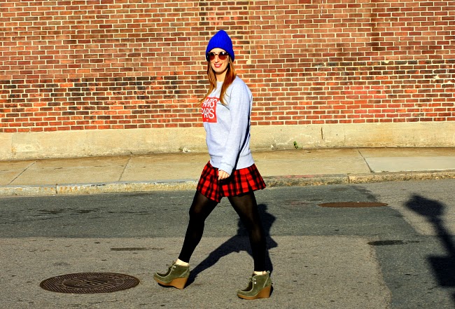 Sweatshirt, ElevenParis ; Skirt, Kate Spade Saturday; Beanie, Sandro Paris; Sunglasses, Make My D in Montmartre, Paris; Shoes, R2 by Report