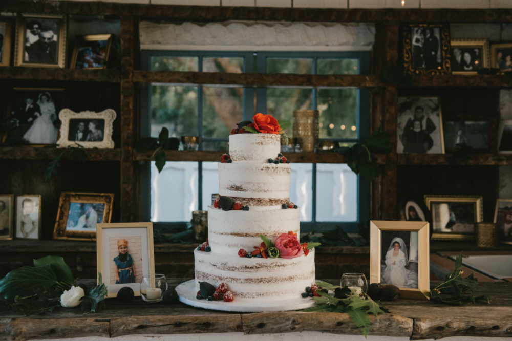 dessert table flowers.png