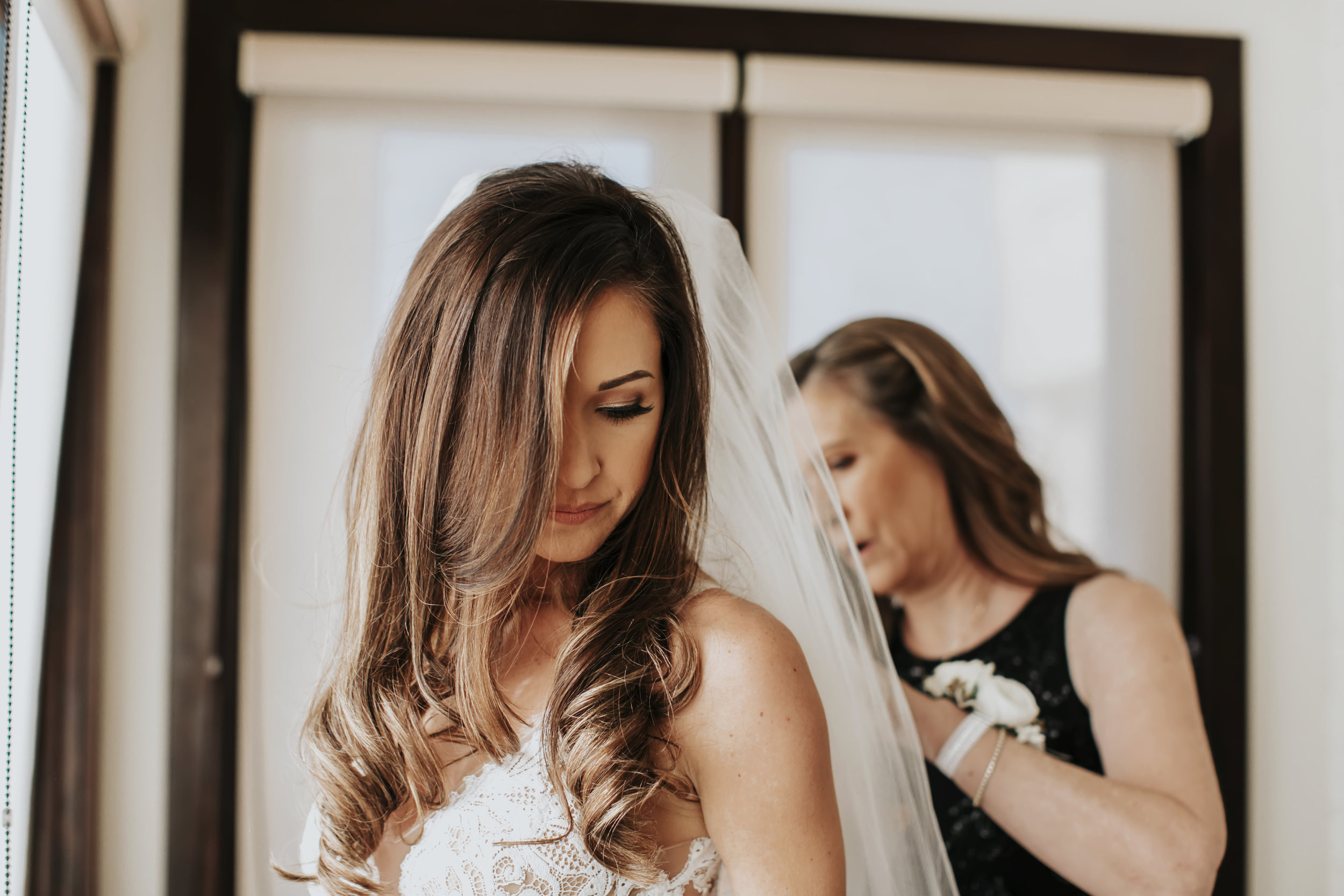 10 bride getting ready.jpg