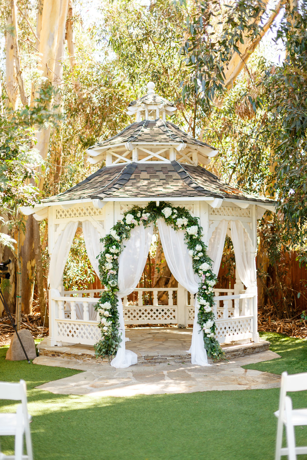 Wedding gazebo flowers.jpg