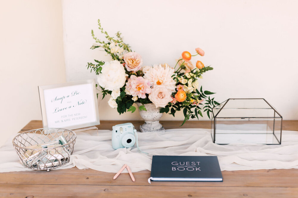 welcome table flowers