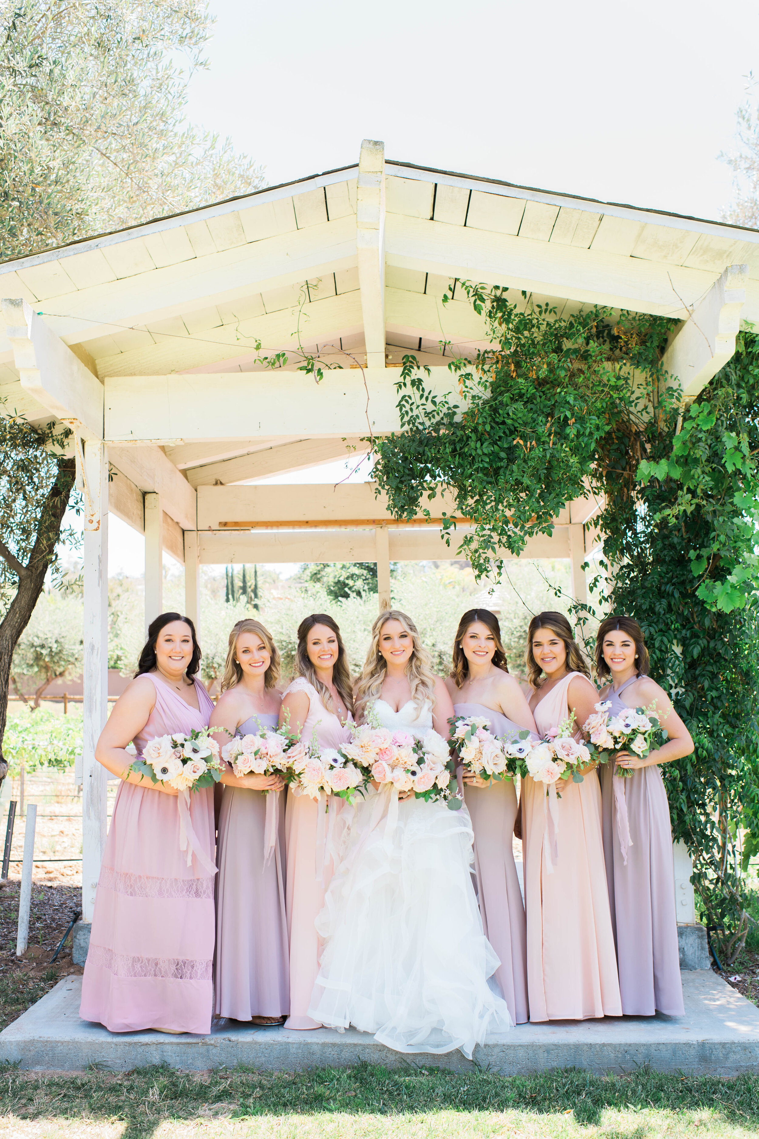 7 bridesmaids bouquets.jpg