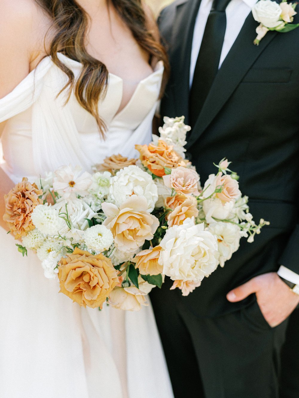 whimsical tan and white bouquet.jpg