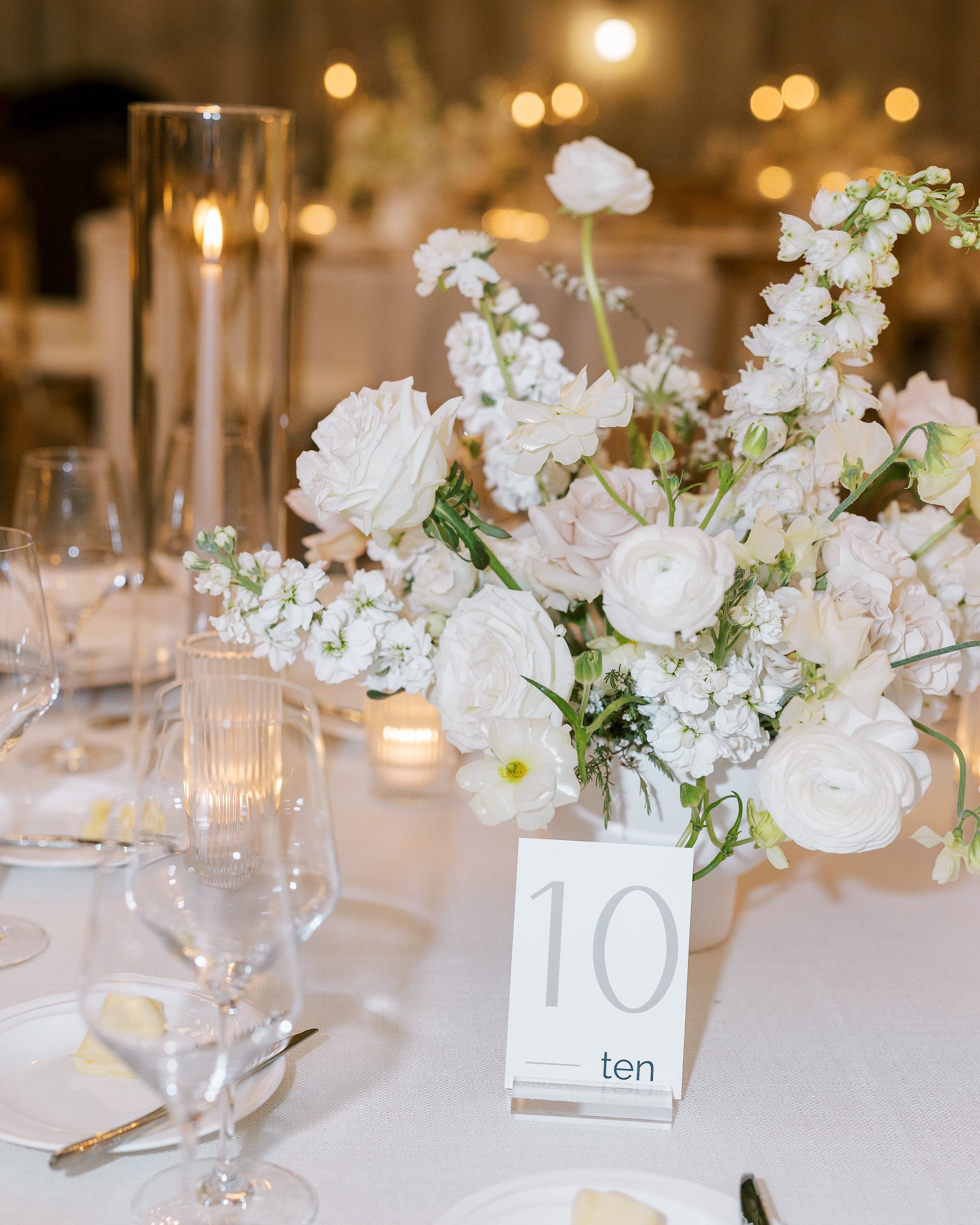 modern neutral centerpiece flowers.jpg