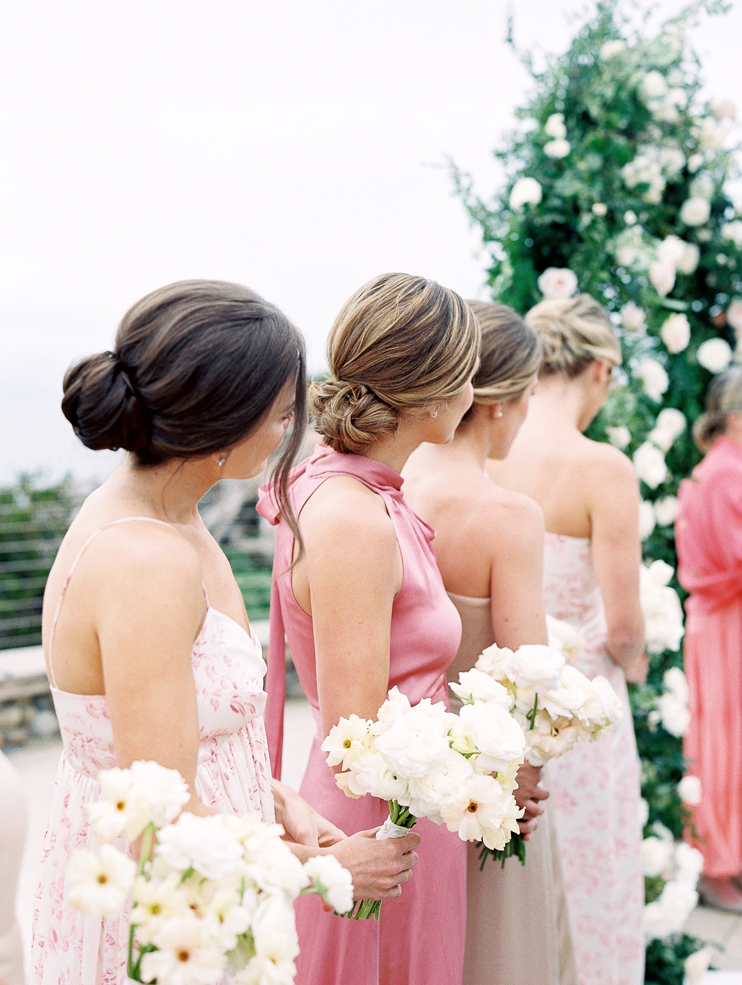 neutral bridesmaid bouquets.jpg