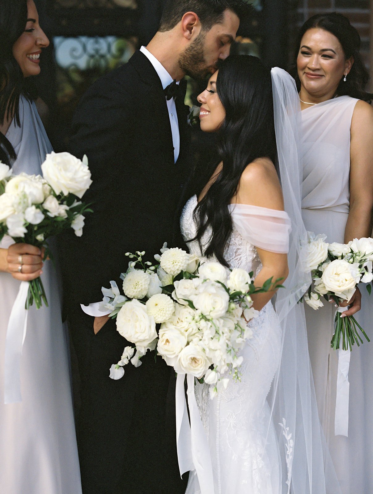 white ranunculus bouquet.jpg