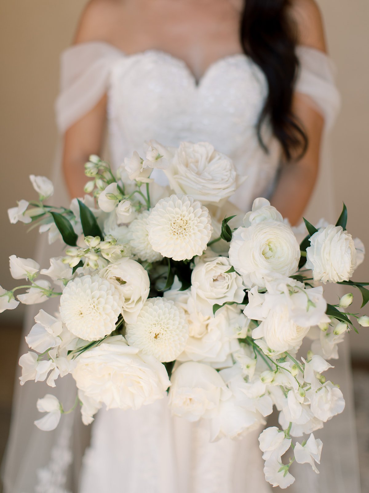 white airy bouquet.jpg