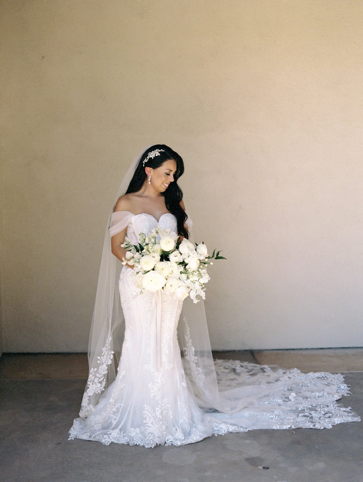 white romantic bouquet.jpg