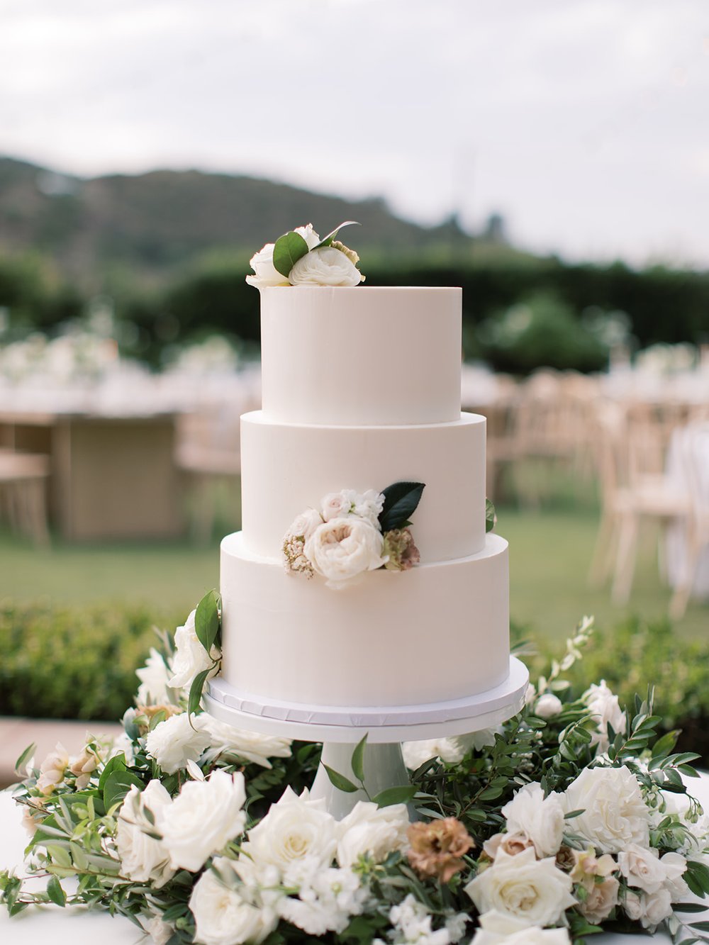 white and tan cake flowers.jpg