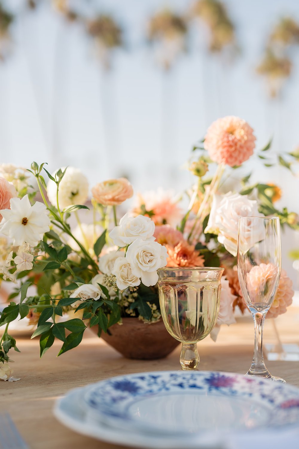 peach and cream centerpiece.jpg