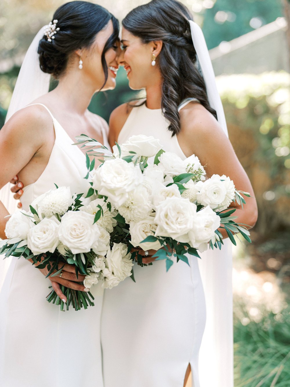 white wedding bouquets.jpg