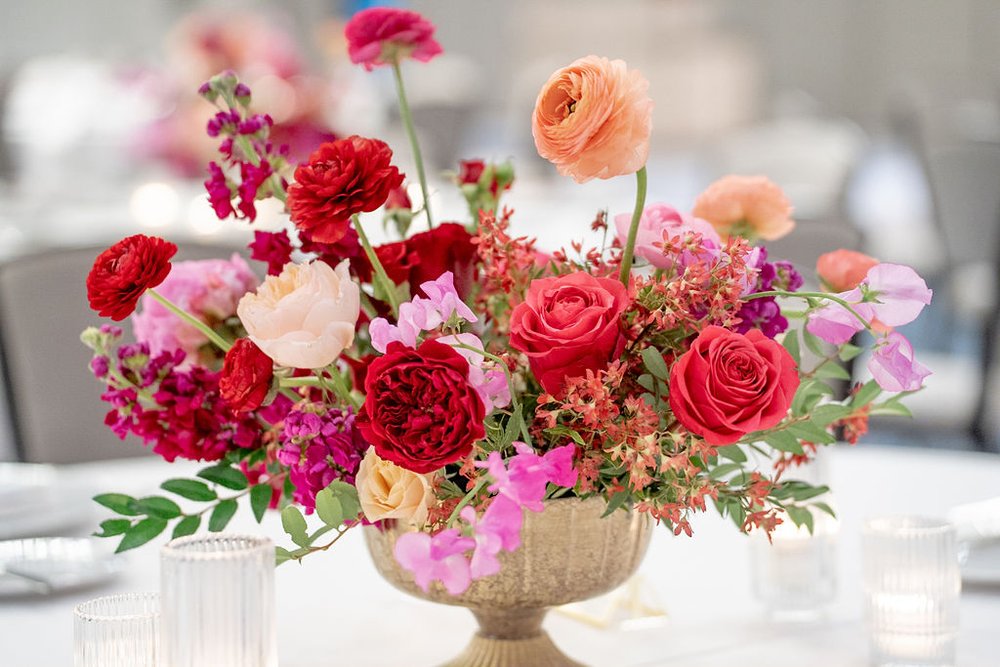 red and peach centerpiece.jpg