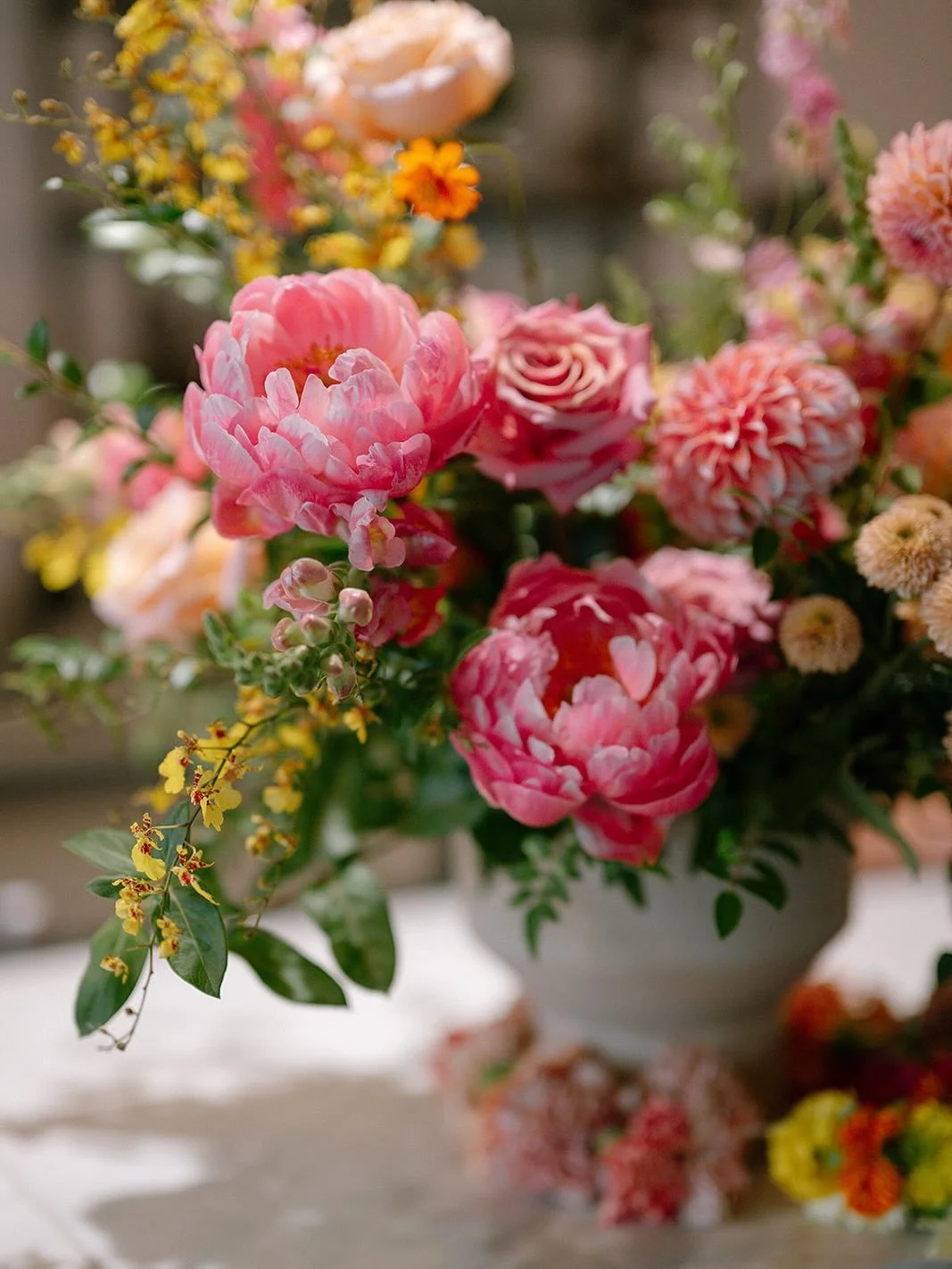 Pretty details from Sammy + Tom&rsquo;s Sangeet 🩷