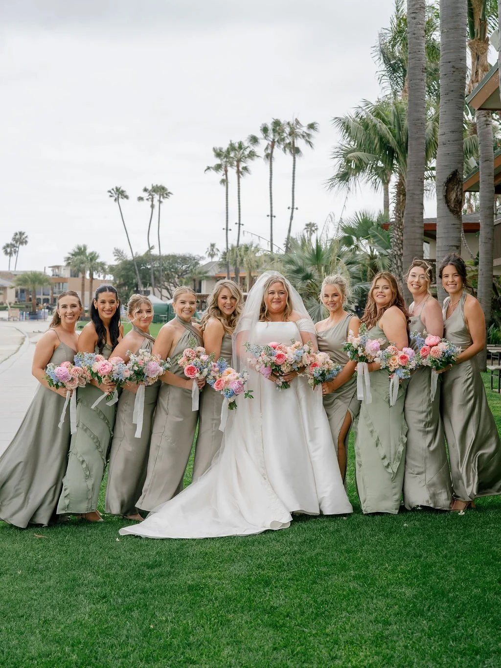 bridesmaid bouquets.jpg