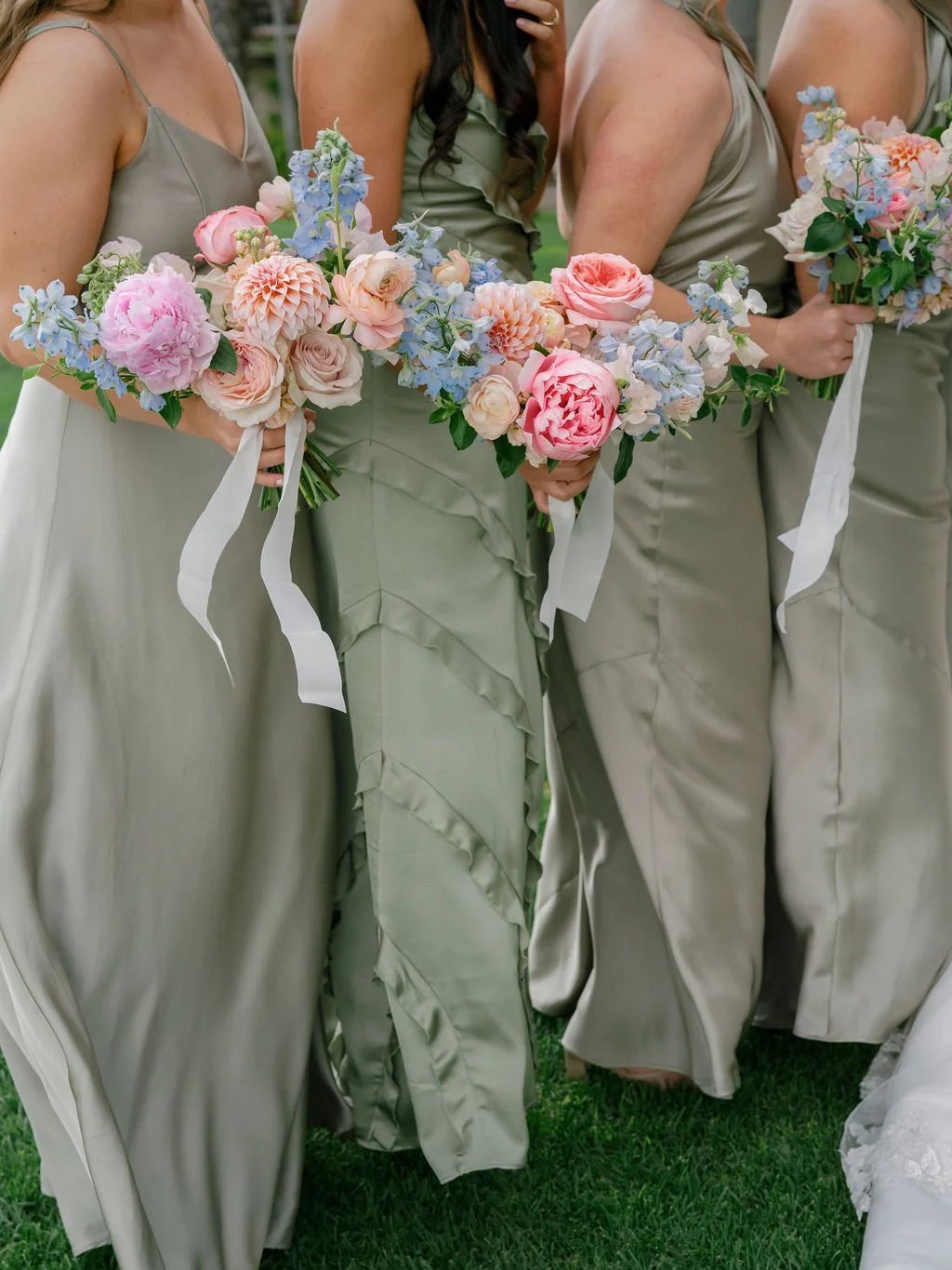pastel bridesmaid bouquets.jpg