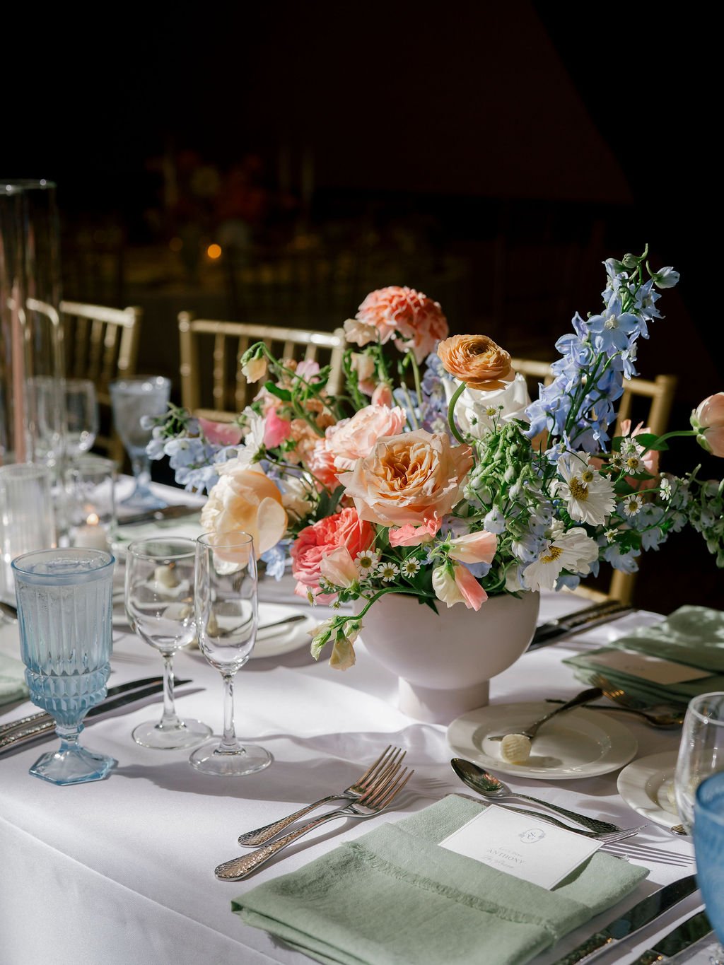 peach and blue centerpiece.jpg