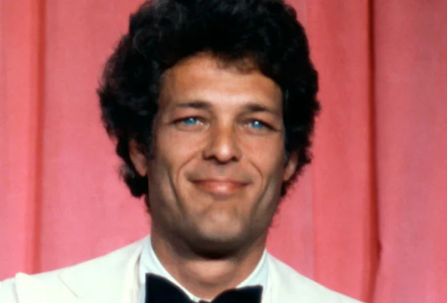 Bert Schneider: 'I will now read a short wire that I have been asked to read by the Vietnamese people', Hearts and Minds aceptance - 1975